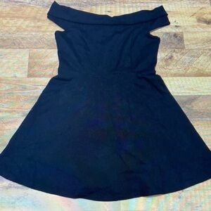 Elegant Lulu’s Black Off-Shoulder Dress
